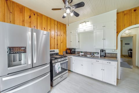 Kitchen | Keurig Coffee Maker | Dishware & Flatware | Cooking Basics