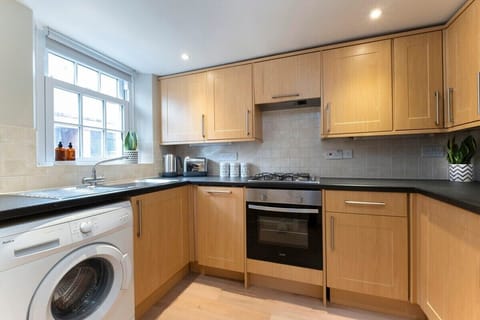 Kitchen with Washing Machine, Dishwasher, Microwave and Fridge Freezer