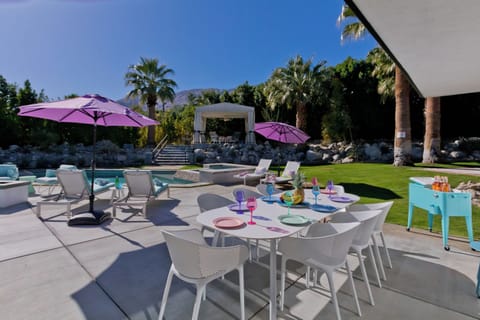 Alfresco dining for 6 or more