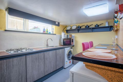 Clouds - 1 Bedroom Holiday Home - Milford Haven (21960)