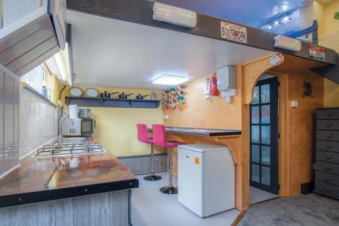 Clouds - 1 Bedroom Holiday Home - Milford Haven (21958)