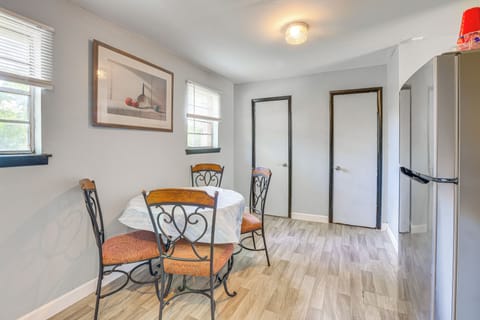 Dining Area | Dishware/Flatware Provided