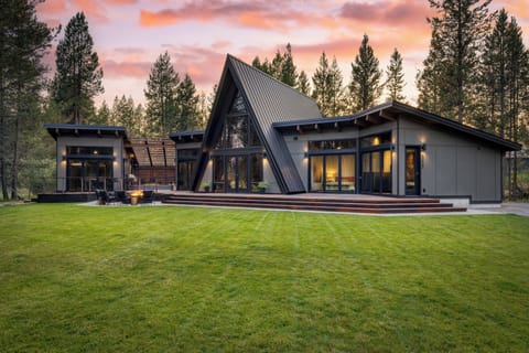 Welcome to Lazy River Glamp House!