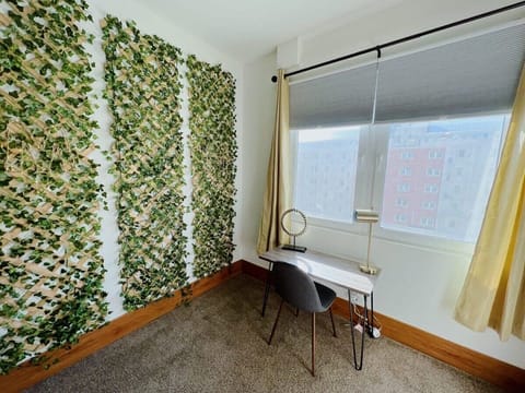 Office space & views of the Grand Castle courtyard