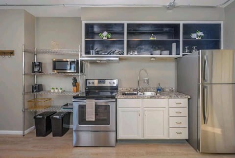 Fully equipped kitchen.