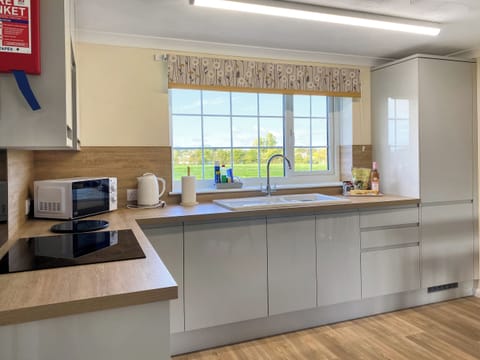 Kitchen | Ivy - The Hollies Country Cottages, Burgh Le Marsh