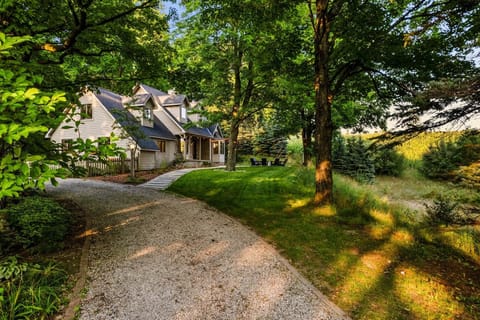 2_Peacefully secluded surrounded in trees