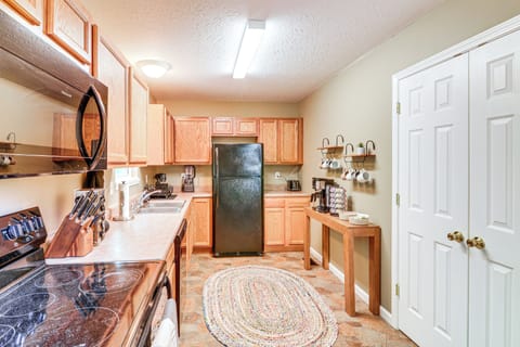 Kitchen | Drip/Single-Serve Coffee Maker | Blender | Toaster | Cooking Basics