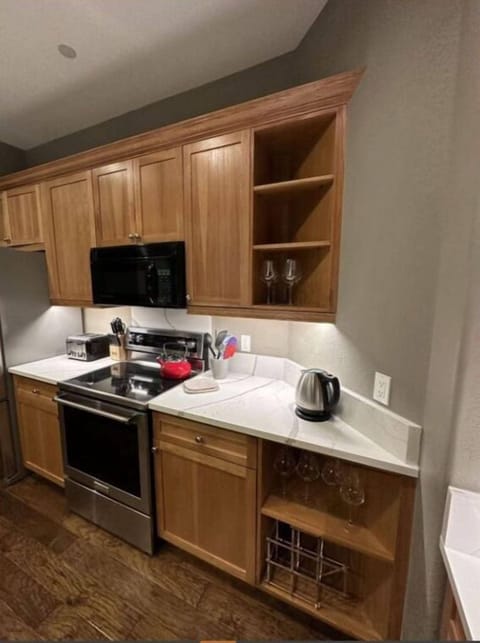 Utilize our compact kitchen, featuring modern amenities, ample storage, and a convenient layout. Perfect for preparing quick and easy meals.