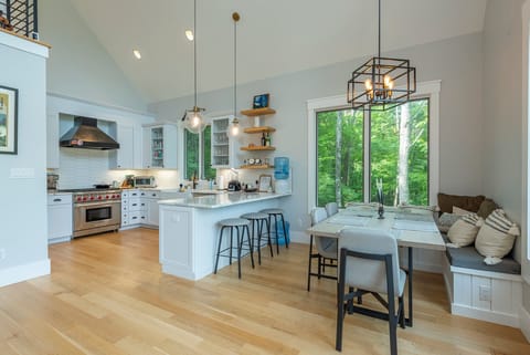 Breakfast bar seating for 3 and dining table with banquette seating