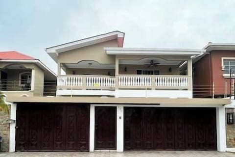 Casa Jardines Inn