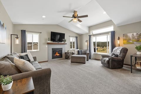 Welcome to Ponderosa Mile! A perfect spot to relax with fireplace and stunning views...