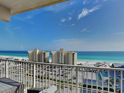 Welcome to Laketown Wharf #1126