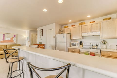 221 Vacation by the Sea