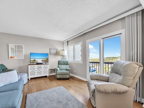 Welcome to Pinnacle Port A-305