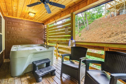 Gatlinburg Vacation Rental | 3BR | 2.5BA | 1,292 Sq Ft | Step-Free Access