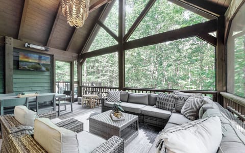 Screened In Porch/Living/Dining Area
