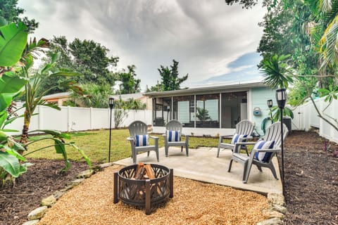 Pinellas Park Vacation Rental | 2BR | 1BA | 772 Sq Ft | 3 Steps Required