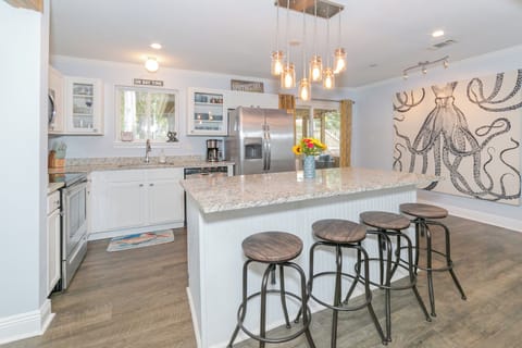 Kitchen island with seating for 4 people