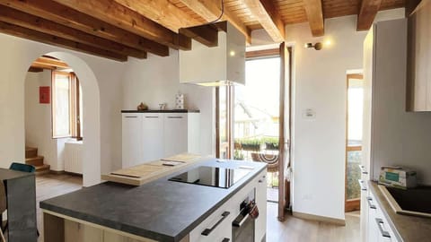 Bright modern kitchen complete with all accessories