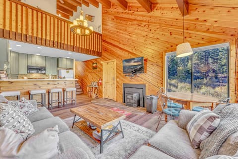 Living Room: 6-person couch, pellet stove, 46” TV, soaring windows overlooking the creek, 4-person dining table
