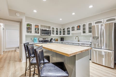 Kitchen | Cooking Basics | Dishwasher | Single-Serve Coffee Maker | 1st Floor