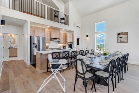 Dine in style in the spacious and elegantly designed kitchen and dining area, perfect for family gatherings and entertaining.