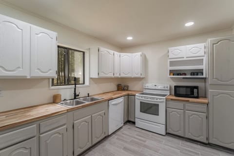 Updated kitchen with everything you need to cook; new pots and pans