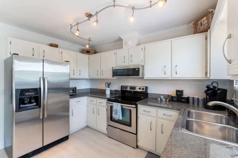 Fully Equipped Kitchen for all of your Family Needs