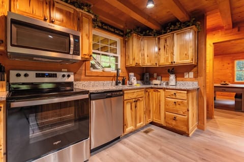 Trail's End's fully-equipped kitchen