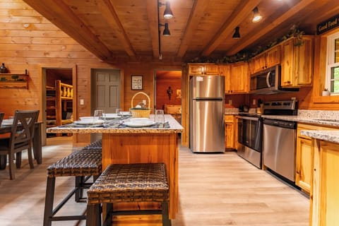 Trail's End's fully-equipped kitchen