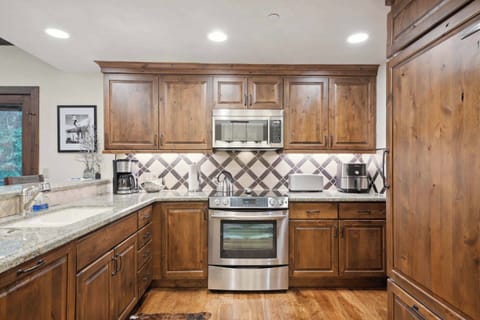 charterc110-9805_53886871053_o