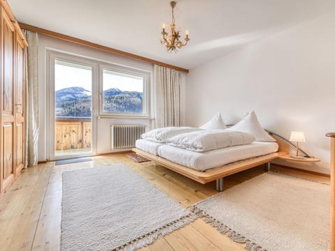 Ferienhaus Walter by A-appartments - Ferienhaus, Dusche und Badewanne, Terrasse Apartment in Vorarlberg, Austria