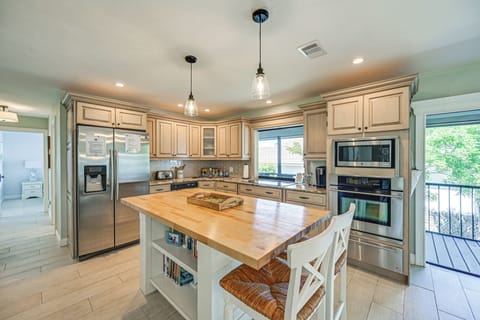 Kitchen | Cooking Basics | Keurig Coffee Maker | Toaster | Spices | Upper Level