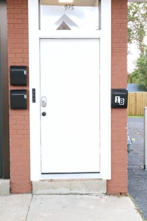 8d136df9 c8b3 4407 a8e7 5d849ef3a4ba