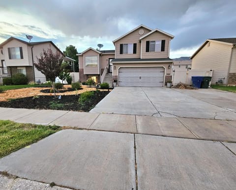 Ample 3-vehicle driveway with additional free street parking.