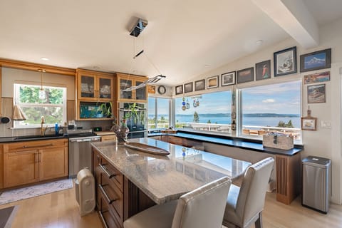 Kitchen w /fantastic sea view