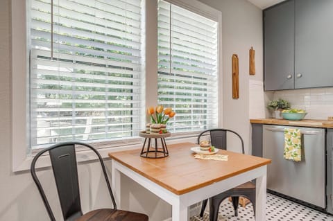 Comfort meets simplicity—your perfect kitchen setup awaits.