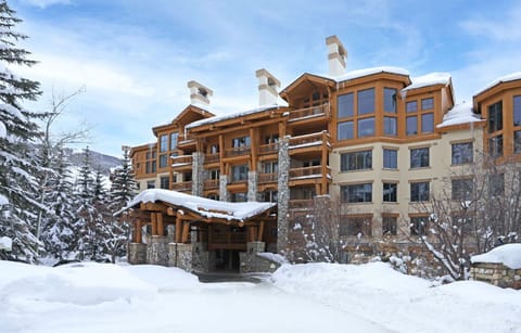 Elkhorn Lodge is a stunning destination to enjoy the winter