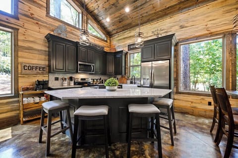 Enjoy breakfast at the kitchen island.