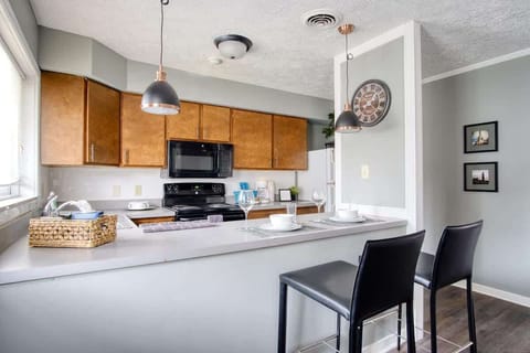 Eat-in kitchen to keep the cook company!