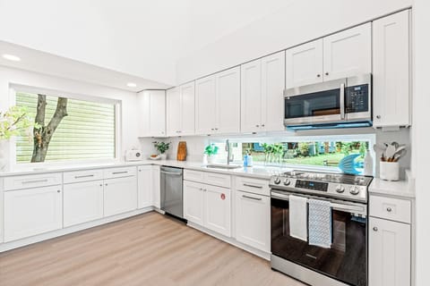 Full kitchen that lets all the sun-kissed light in from three sides!