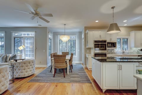 Family Room/Breakfast Area & Kitchen