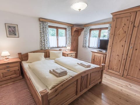 Resl Resort - Chalet Schneiderhäusl - Holiday home (8-14 persons/6 bedrooms) House in Salzburgerland