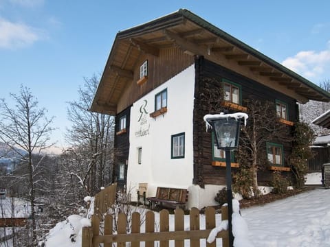 Resl Resort - Chalet Schneiderhäusl - Holiday home (8-14 persons/6 bedrooms) House in Salzburgerland