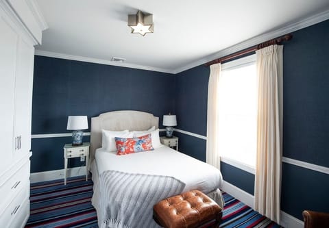 Queen size bed