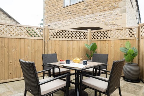 The Puzzle House Garden - StayCotswold