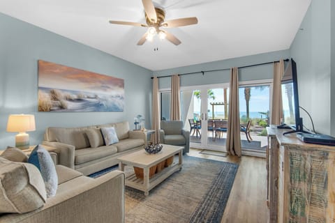 Living Area w/Gulf Front View