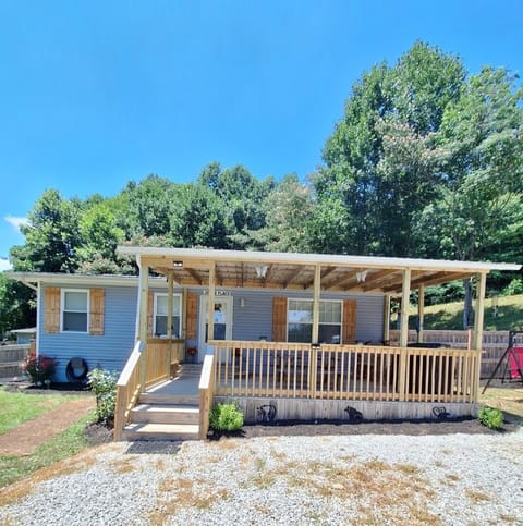 Nice peaceful, quiet, front porch 