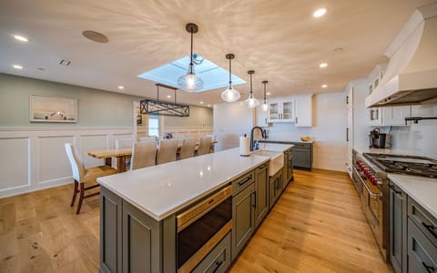 Kitchen island which can sit four
